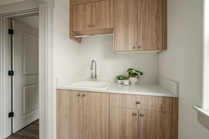 Building Photo - 1319 Oppek St NE