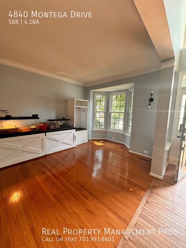 Building Photo - 4840 Montega Dr