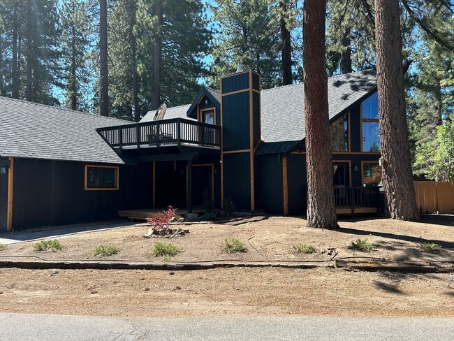 Building Photo - Beautifully Remodeled Chalet in Great Loca...