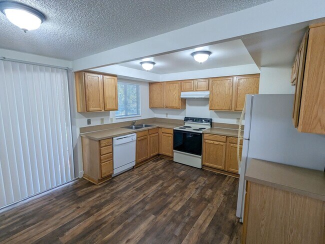 Building Photo - 4483-4485-4485 Campbell Dr SE