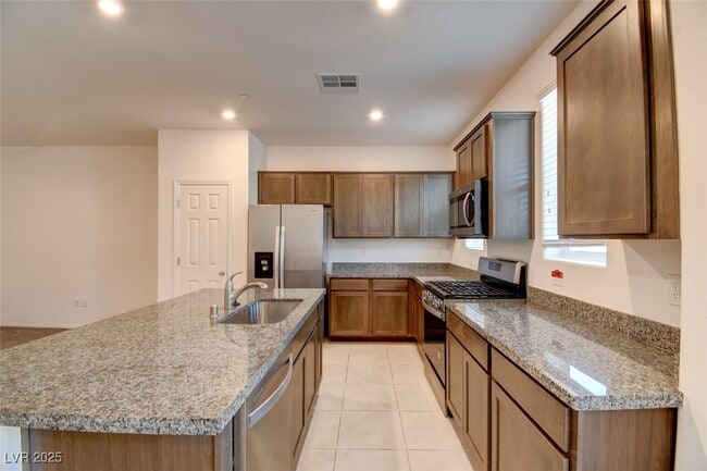 Building Photo - 664 Anemone Ln