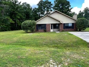 Building Photo - AVAILABLE LATE MARCH 2026! (No Pets)