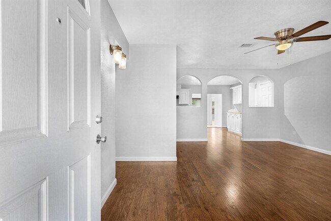 Building Photo - 22727 Hawkwood Dr