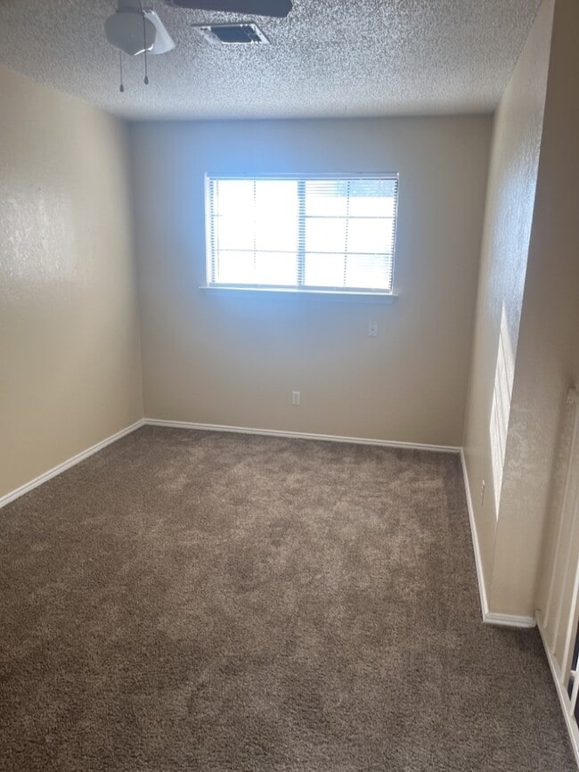 Building Photo - Corner lot Townhouse with yard! fireplace,...