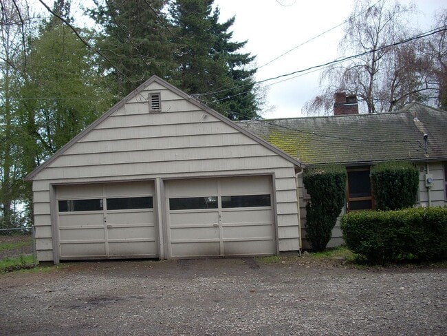 Building Photo - Waterfront Home on 1.5 Acres + 2 Car Garage + Fenced Yard (Vancouver – Evergreen Hwy)