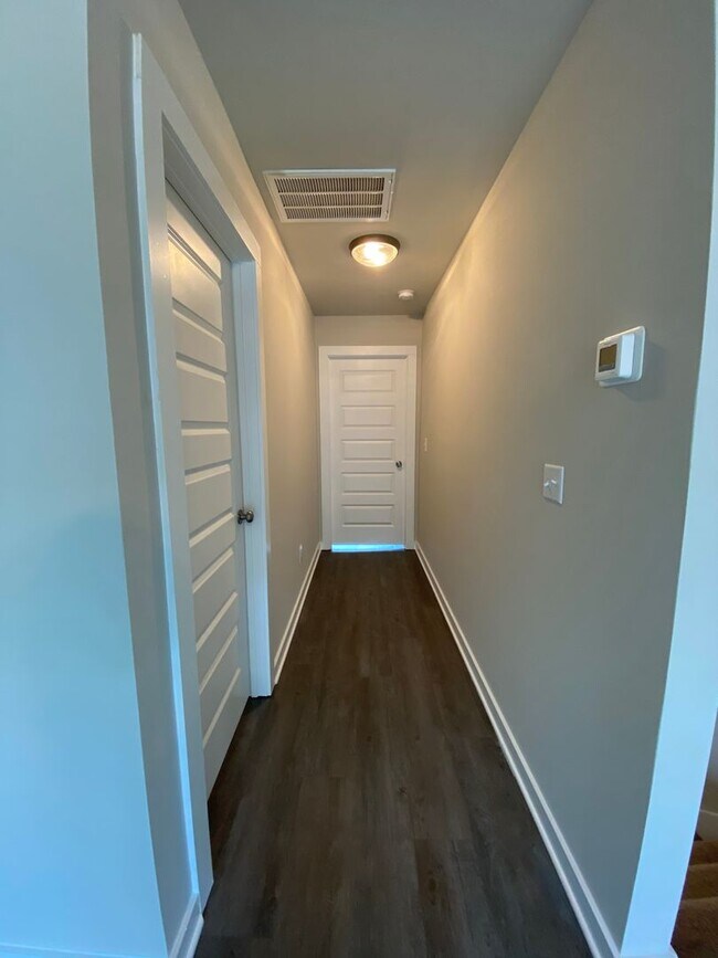 Building Photo - 130 Ridgeview Cir