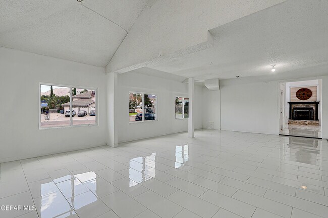 Building Photo - 6839 Pasatiempo Cir