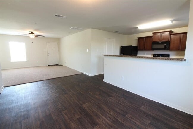 Building Photo - 8202 Sandy Sea Rd