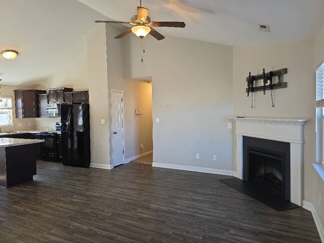 Building Photo - 3 bedroom, 2 bath in Rockford Forest