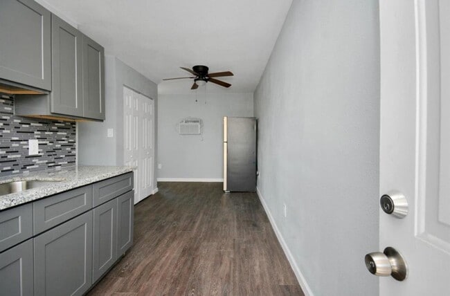 Building Photo - 7919 Brays St