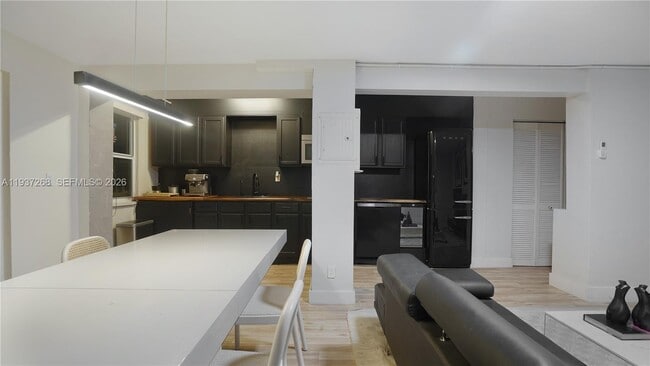 Building Photo - 1645 NE 9th Ave