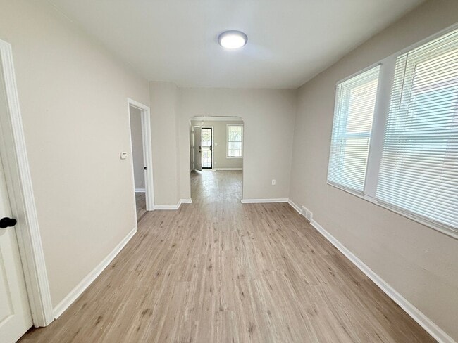 Building Photo - Renovated 3-Bedroom Home – We Welcome Sect...