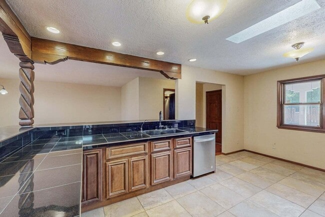 Building Photo - 501 Calle De