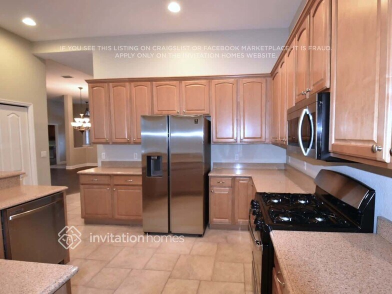 Building Photo - 13075 Peregrin Cir