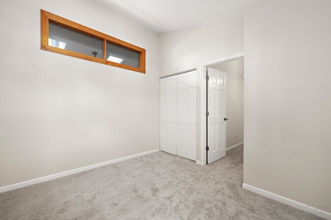 Building Photo - 615 W Parkside Dr