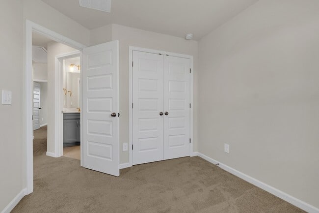 Building Photo - 5084 Dayflower Dr