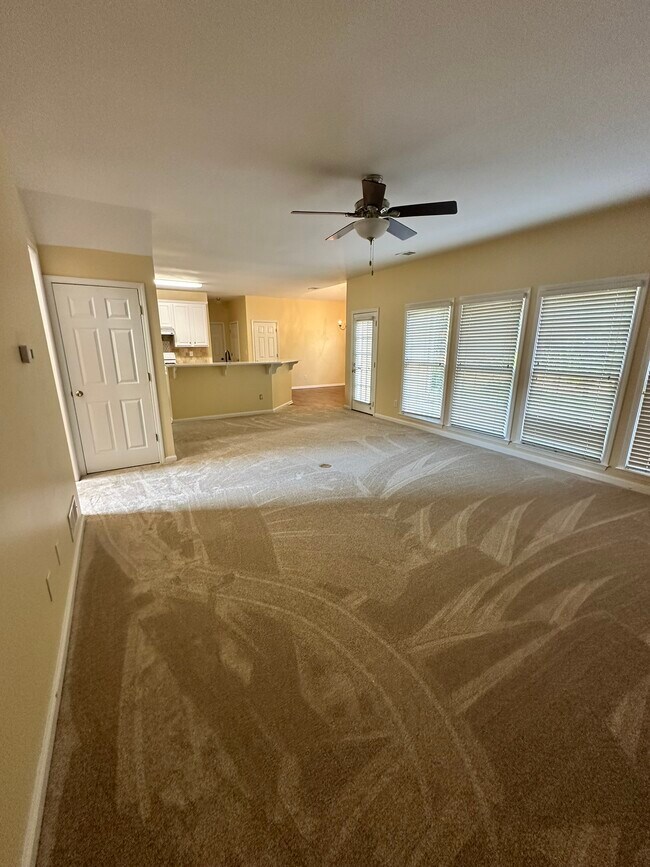 Building Photo - 420 White Rose Trce