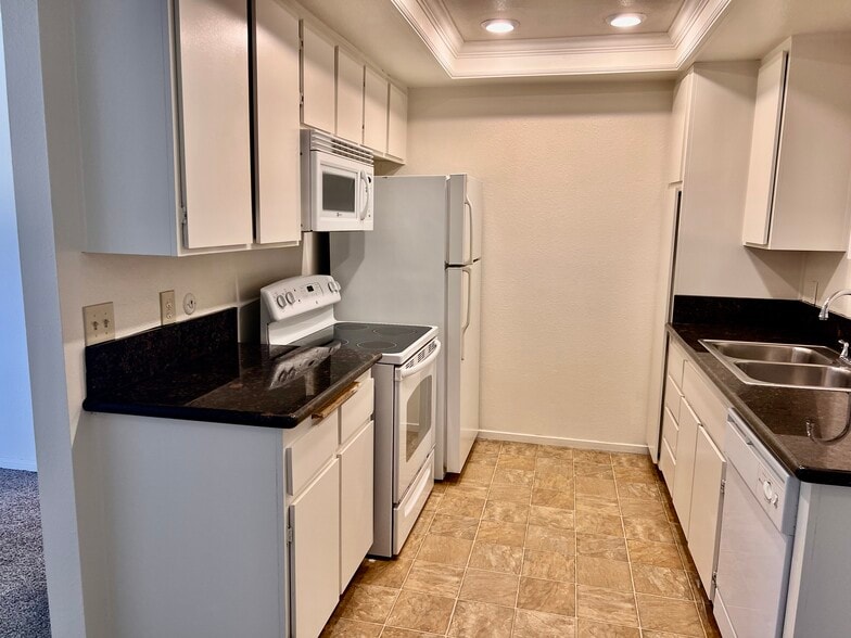 Building Photo - 10232 Black Mountain Rd