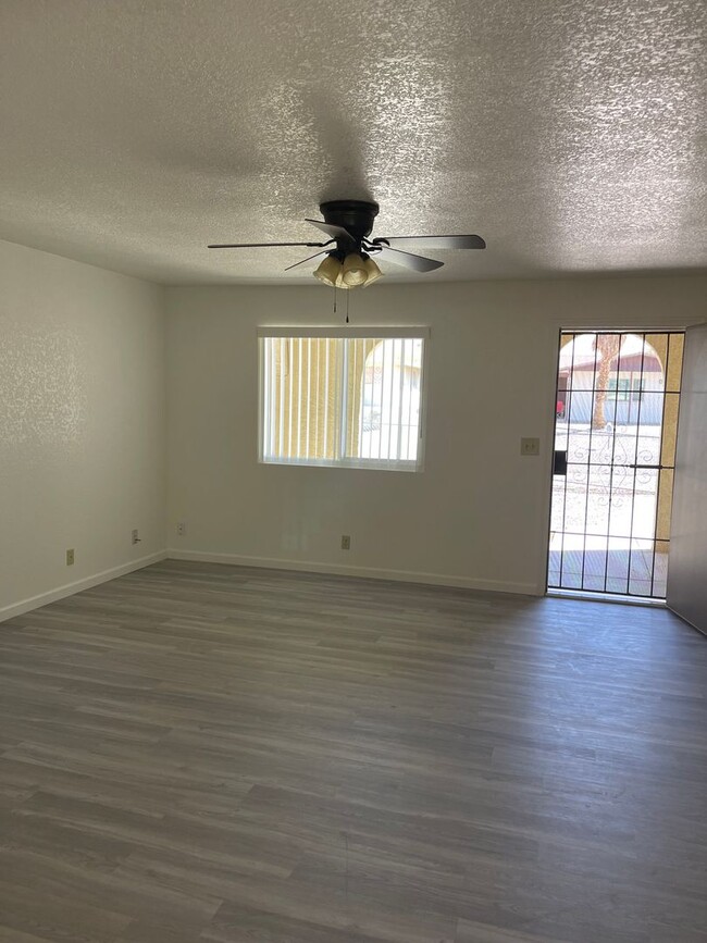 Building Photo - Unfurnished Full Time