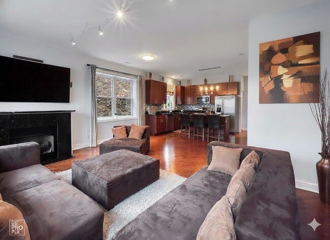 Living Room - 3610 S Ellis Ave