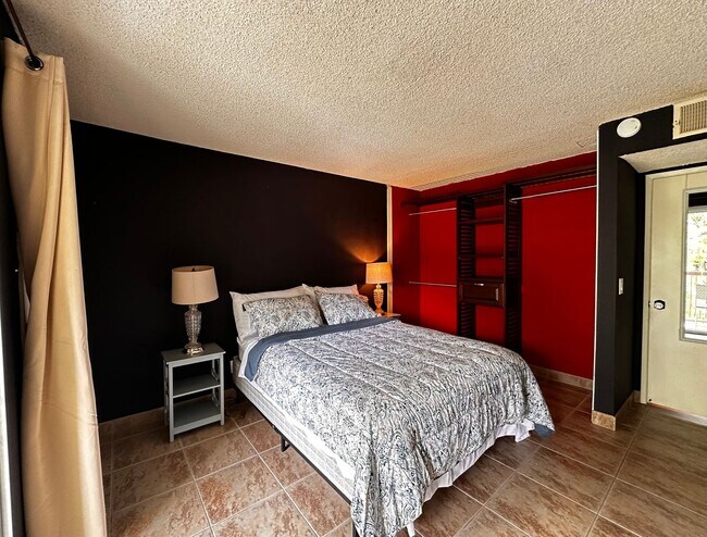 Building Photo - AVAILABLE NOW!! 1 BEDROOM 1 BATHROOM CONDO IN MISSION LAKES DESERT HOT SPRINGS