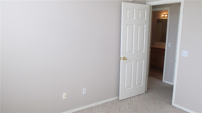 Building Photo - 1902 SW Spruce Rd