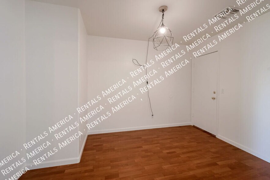 Building Photo - 1745 E Cheyenne St