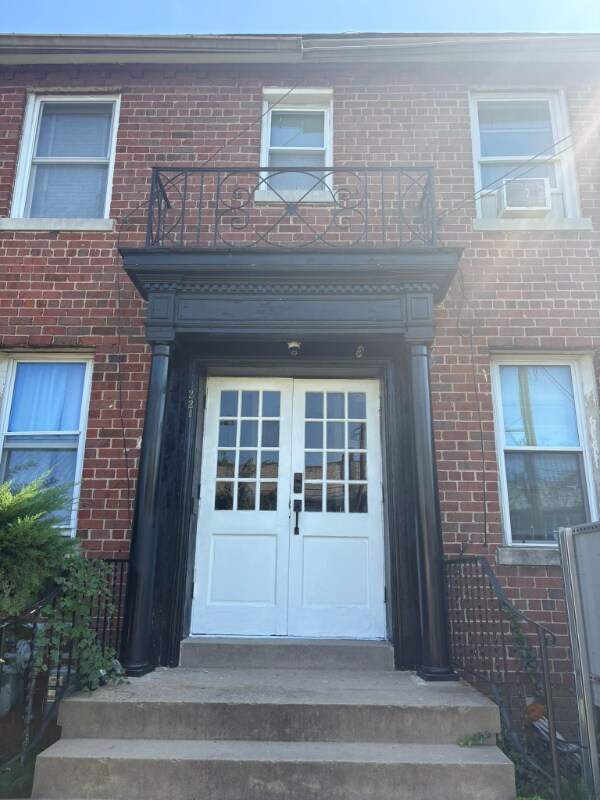 Building Photo - 221 35th St NE