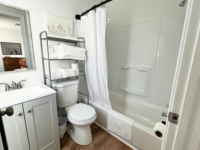 Building Photo - Rocky Court