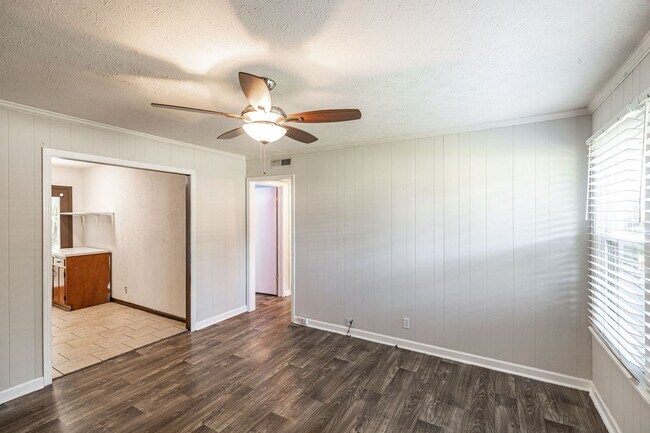 Building Photo - 127-A Susan Drive - 127- B Susan Dr