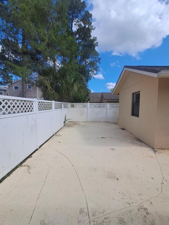 Building Photo - 1465 Hawthorne Pl