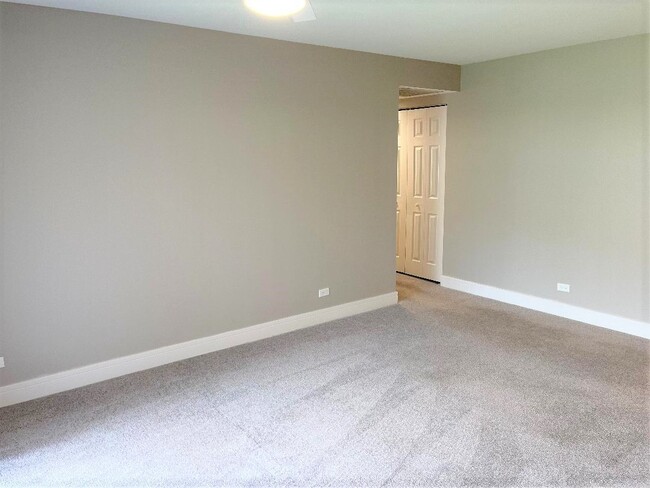 Building Photo - 1050 Southbury Ln