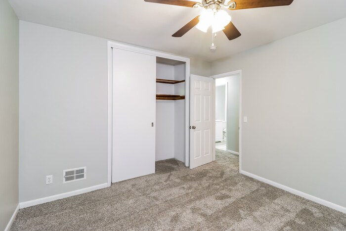 Building Photo - 5633 Green Acres Ct