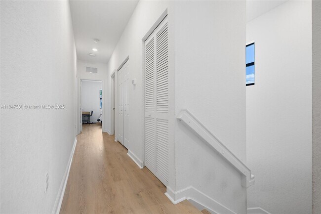 Building Photo - 147 SW 185th Way