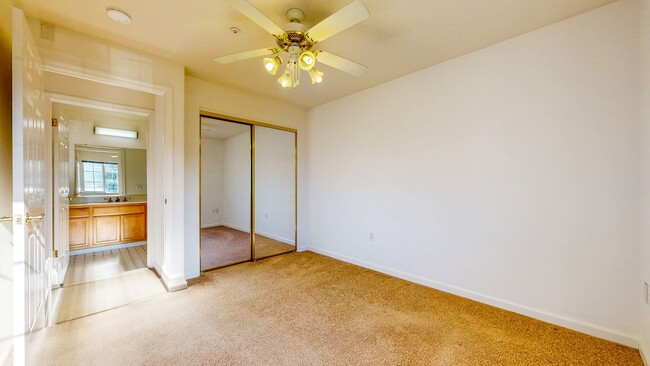 Building Photo - Bright first floor 2 bedroom with washer &...