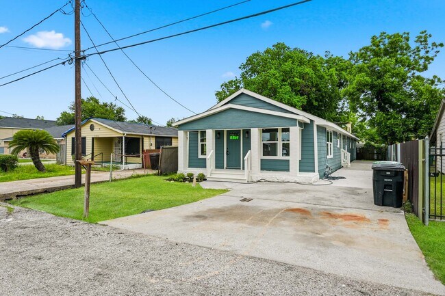 Building Photo - 7946 Fowlie St