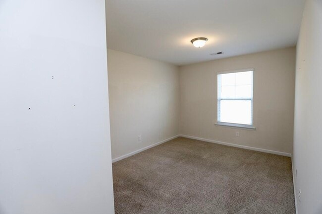 Building Photo - 2943 Old Field Rd