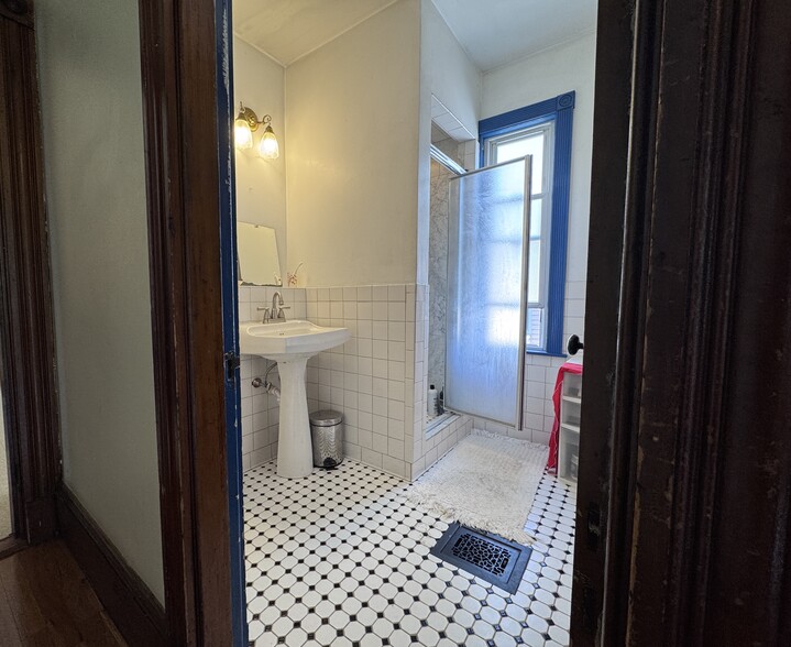 Downstairs bathroom with shower - 104 Hancock St