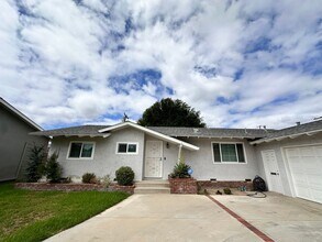 Building Photo - Beautiful 3BR/2BA Home with Large Backyard & Prime Location