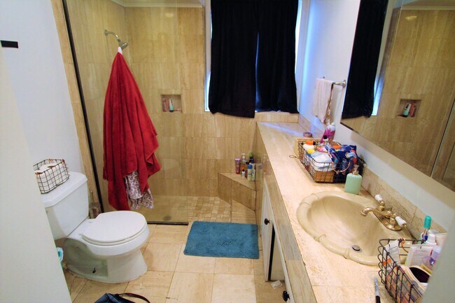 Building Photo - 3 bedroom 2 bath apartment in south broad street