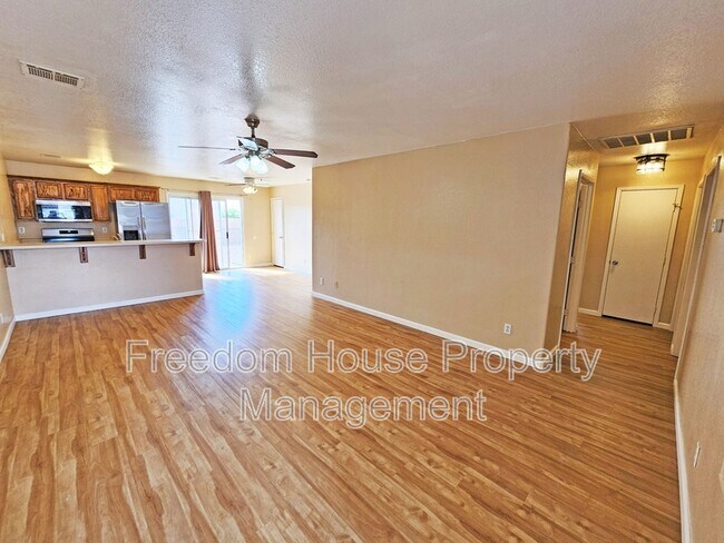 Building Photo - 1700 Sycamore Ave