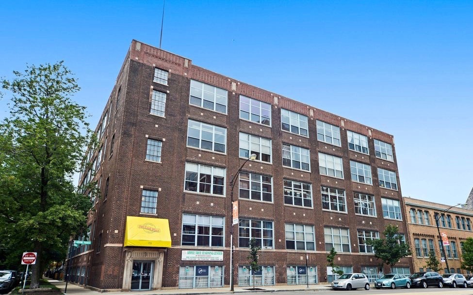 Building Photo - 1733 W Irving Park Rd