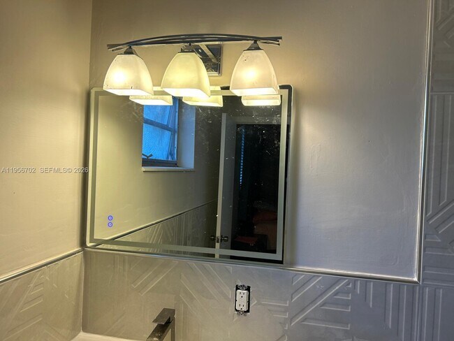 Building Photo - 270 NE 191st St