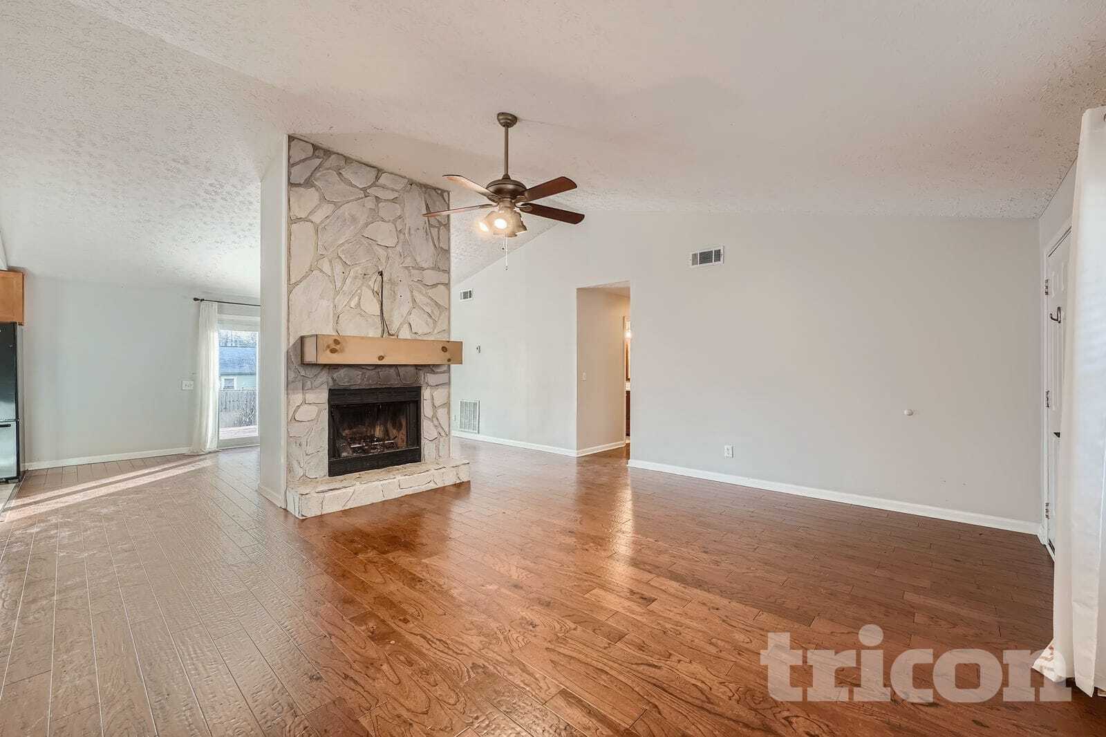 Building Photo - 414 River Point Dr