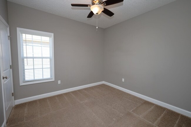 Building Photo - 3923 Valiant Ct