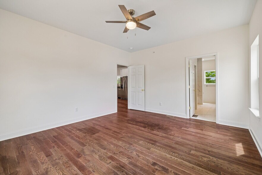 Building Photo - 551 Skyview Dr