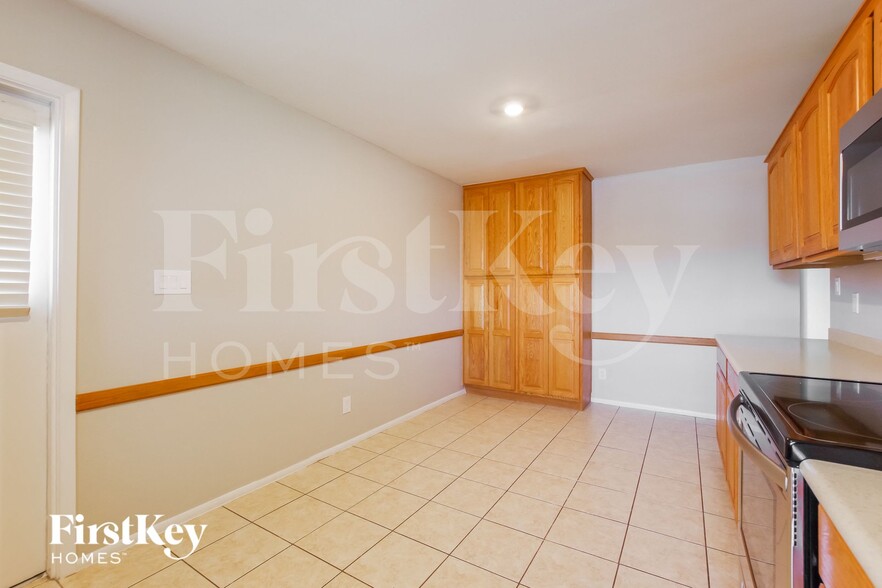 Building Photo - 4710 W Paradise Ln