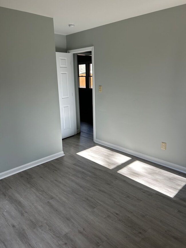 Building Photo - 122 Windsong Rd