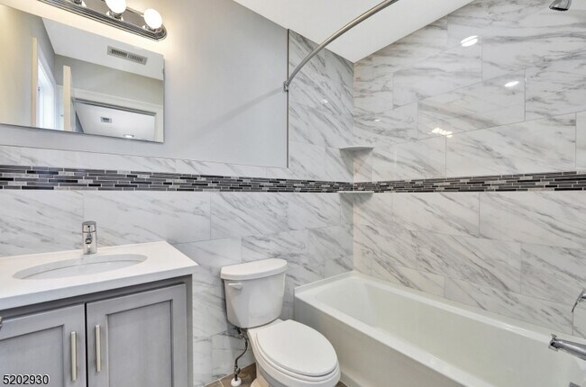 Building Photo - 126 N 15th St