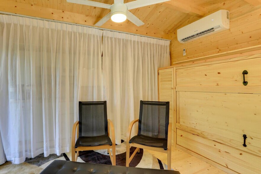 Building Photo - 927 22nd St W